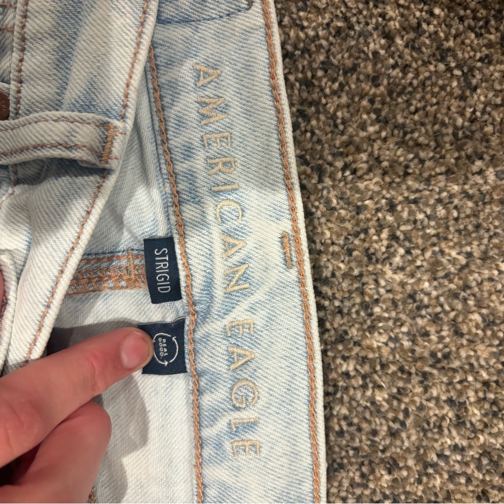NEVER WORN AMERICAN EAGLE JEANS
